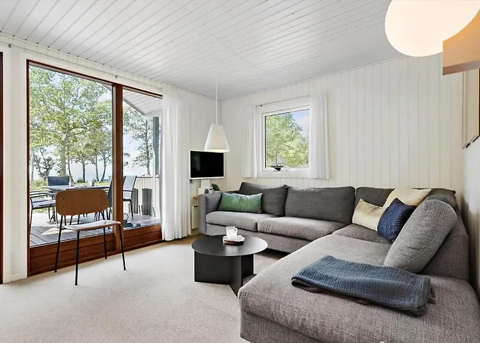 4705-aakirkeby-sondre-landevej-60 * Åkirkeby