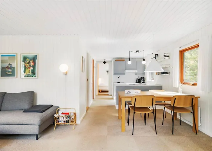 4705-aakirkeby-sondre-landevej-60 * Åkirkeby
