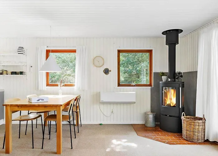 4705-aakirkeby-sondre-landevej-60 Semesterbostad
